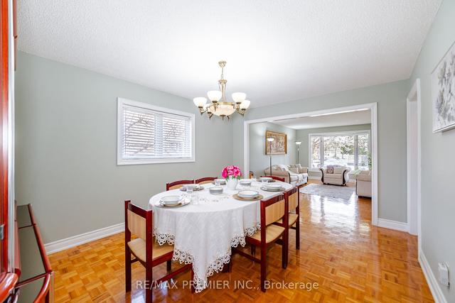 112 Burgosa Crt, House detached with 4 bedrooms, 4 bathrooms and 6 parking in Vaughan ON | Image 2