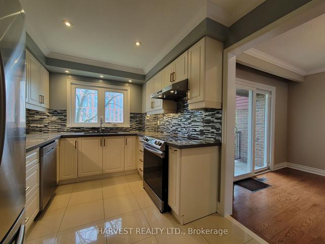 55 Ashglen Way, Townhouse with 3 bedrooms, 3 bathrooms and 2 parking in Markham ON | Image 3