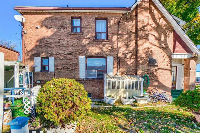 186 Rosemount Ave, House semidetached with 3 bedrooms, 3 bathrooms and 3 parking in Toronto ON | Image 6