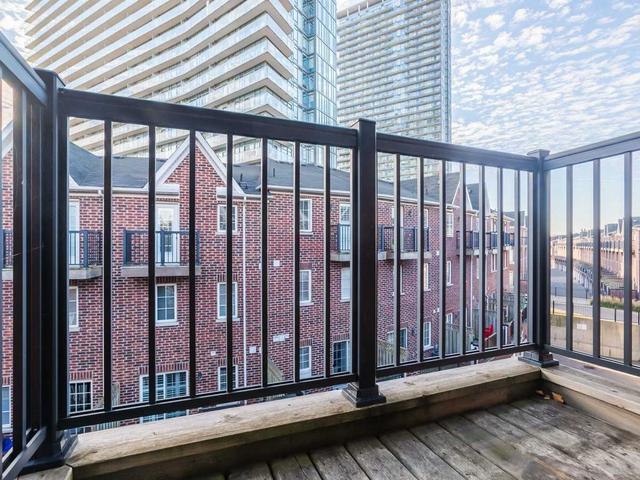 th36 - 99 The Queensway, Townhouse with 3 bedrooms, 2 bathrooms and 1 parking in Toronto ON | Image 10