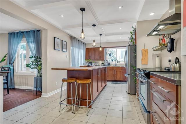 17 Brando Crescent, House detached with 3 bedrooms, 3 bathrooms and 3 parking in Ottawa ON | Image 5