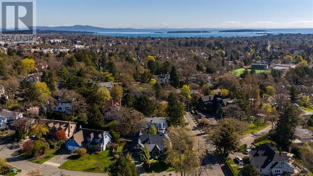 803 Piermont Pl, House detached with 5 bedrooms, 5 bathrooms and 2 parking in Victoria BC | Image 55