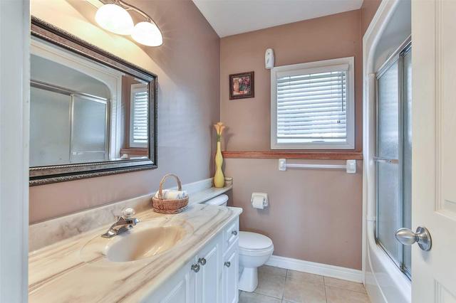 990 Country Club Cres, House detached with 3 bedrooms, 2 bathrooms and 4 parking in London ON | Image 15