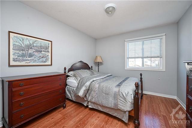 892 Paradise Crescent, Townhouse with 3 bedrooms, 2 bathrooms and 3 parking in Ottawa ON | Image 20