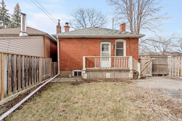 19 Gilpin Ave, House detached with 2 bedrooms, 1 bathrooms and 2 parking in Toronto ON | Image 19