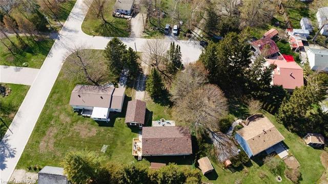 302 Sauk Court, House detached with 3 bedrooms, 1 bathrooms and 3 parking in Huron Kinloss ON | Image 2