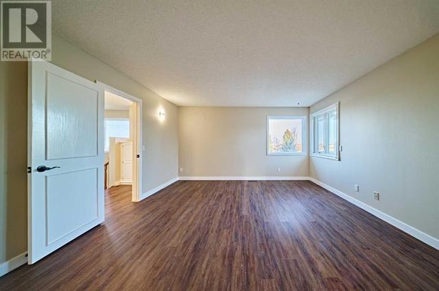 2811 Signal Hill Drive Sw, House detached with 4 bedrooms, 3 bathrooms and 4 parking in Calgary AB | Image 22