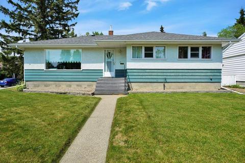 4156 46 Street, House detached with 3 bedrooms, 1 bathrooms and 4 parking in Red Deer AB | Card Image
