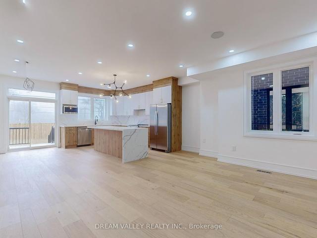 109b Heale Ave, House detached with 4 bedrooms, 5 bathrooms and 3 parking in Toronto ON | Image 32