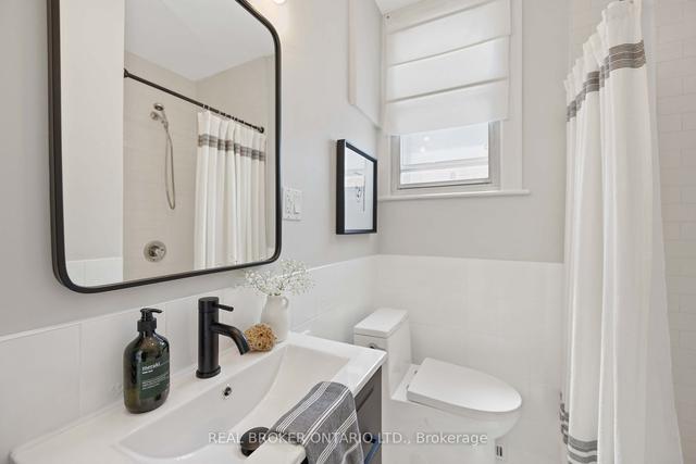 1087 Woodbine Ave, House semidetached with 3 bedrooms, 2 bathrooms and 0 parking in Toronto ON | Image 15