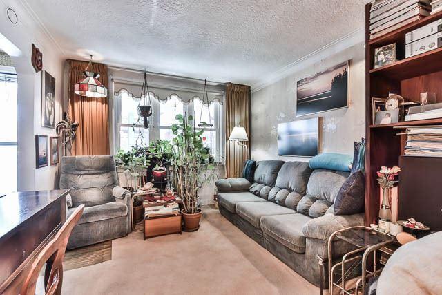 86 Ypres Rd, House detached with 3 bedrooms, 2 bathrooms and 3 parking in Toronto ON | Image 4