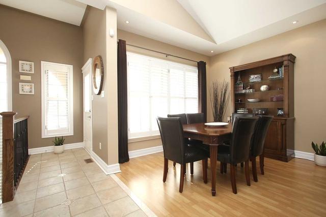8 Villandry Cres, House detached with 3 bedrooms, 3 bathrooms and 5 parking in Vaughan ON | Image 2