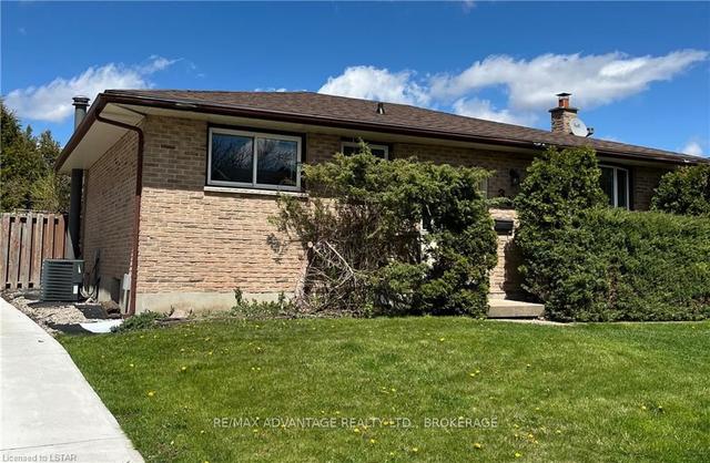 34 Archer Cres, House detached with 3 bedrooms, 1 bathrooms and 3 parking in London ON | Image 2