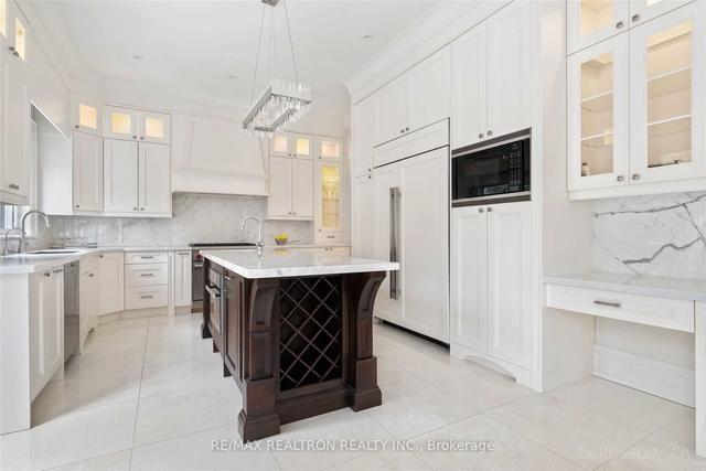 18 Viamede Cres, House detached with 4 bedrooms, 7 bathrooms and 8 parking in Toronto ON | Image 3