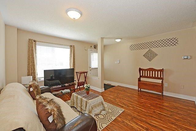 104 Tianalee Cres, House attached with 3 bedrooms, 4 bathrooms and 3 parking in Brampton ON | Image 3
