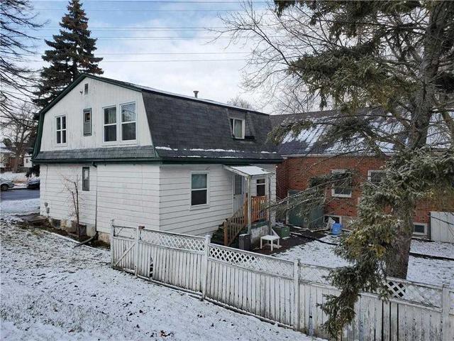 201 Emerson St, House detached with 5 bedrooms, 2 bathrooms and 6 parking in Hamilton ON | Image 14