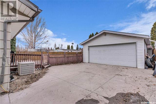 1210 Moss Avenue, House detached with 4 bedrooms, 3 bathrooms and null parking in Saskatoon SK | Image 40