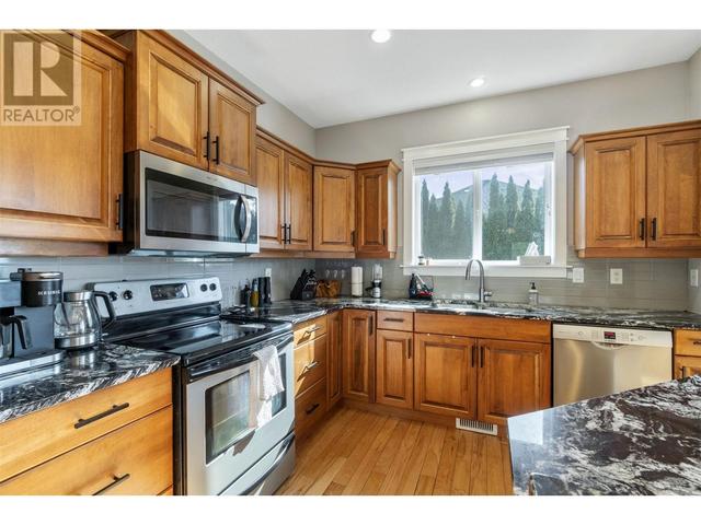 1770 23 Street Ne, House detached with 5 bedrooms, 3 bathrooms and 2 parking in Salmon Arm BC | Image 14