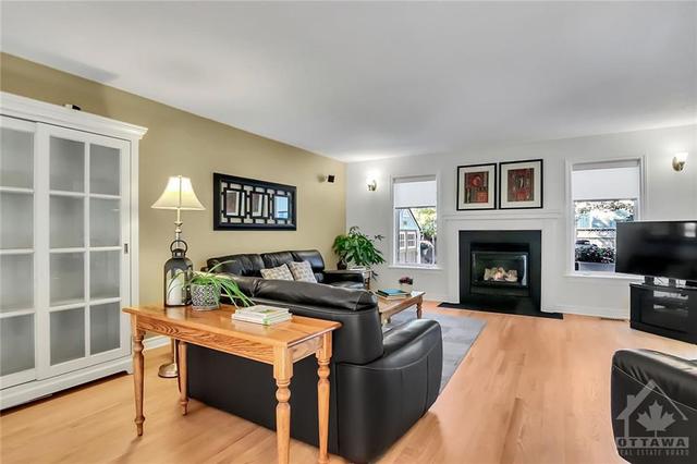 47 Noblesse Avenue, House detached with 4 bedrooms, 3 bathrooms and 6 parking in Ottawa ON | Image 8