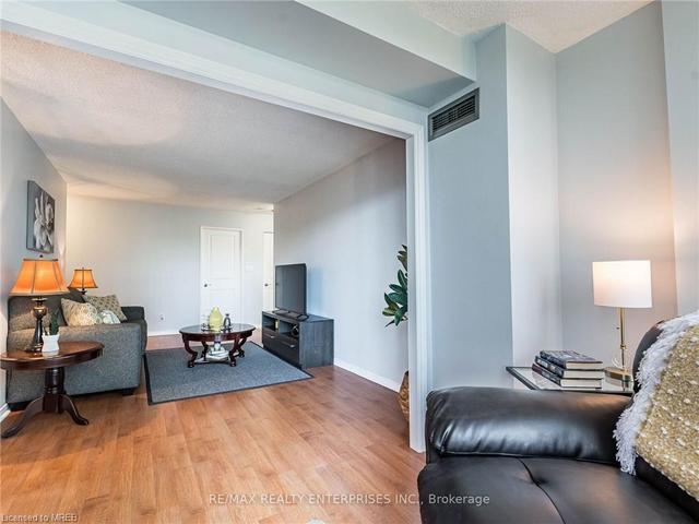 207 - 145 Hillcrest Avenue, House attached with 1 bedrooms, 1 bathrooms and null parking in Mississauga ON | Image 2