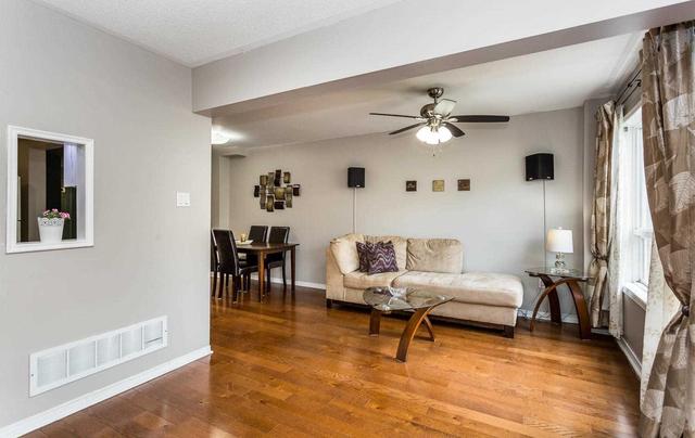 41 - 4 Sinclair Crt, Townhouse with 3 bedrooms, 4 bathrooms and 1 parking in Brampton ON | Image 4