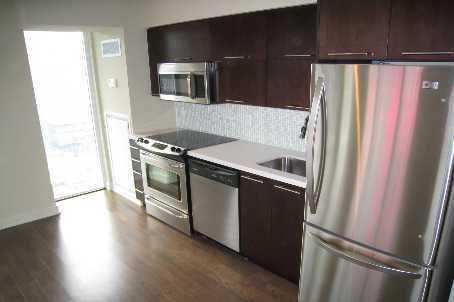 2808 - 126 Simcoe St, Condo with 2 bedrooms, 2 bathrooms and 1 parking in Toronto ON | Image 2