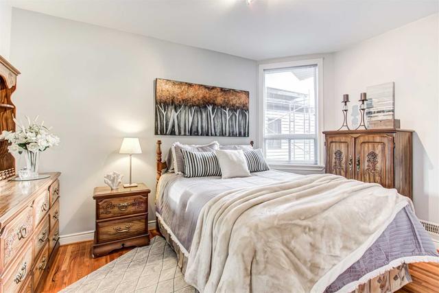 984 Ossington Ave, House semidetached with 3 bedrooms, 2 bathrooms and 2 parking in Toronto ON | Image 11
