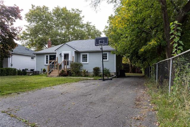26 Beamer Ave, House detached with 5 bedrooms, 2 bathrooms and 4 parking in St. Catharines ON | Image 24
