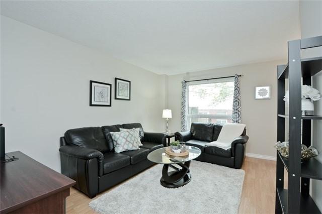 118 - 10 Bassett Blvd, Townhouse with 3 bedrooms, 2 bathrooms and 1 parking in Whitby ON | Image 4