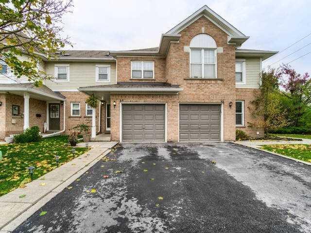 64 Brisbane Crt, Townhouse with 3 bedrooms, 3 bathrooms and 2 parking in Brampton ON | Image 1