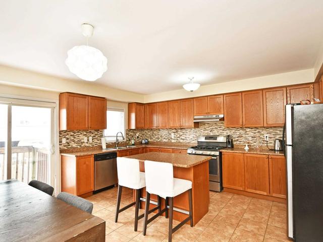 793 Candlestick Circ, House attached with 3 bedrooms, 4 bathrooms and 2 parking in Mississauga ON | Image 6