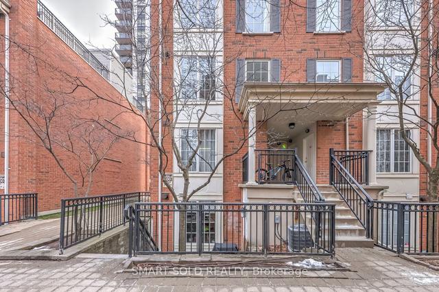 679 - 3 Everson Dr, Townhouse with 2 bedrooms, 1 bathrooms and 1 parking in Toronto ON | Image 1