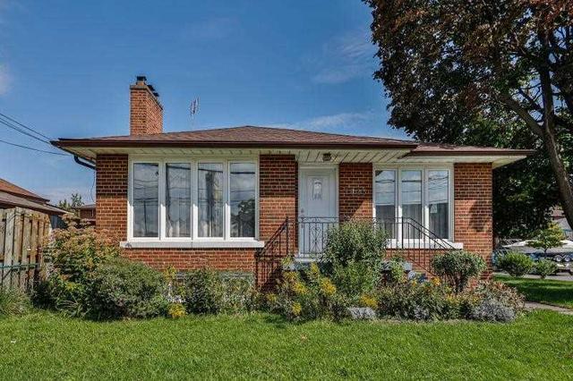 1013 Islington Ave, House detached with 3 bedrooms, 2 bathrooms and 5 parking in Toronto ON | Image 1