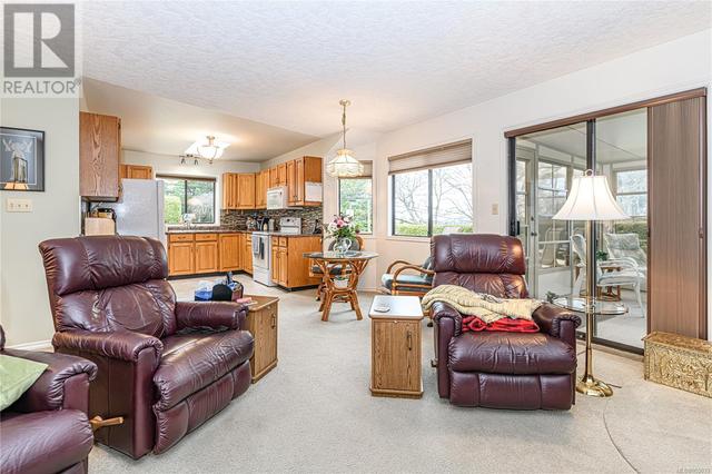 1526 Mt. Douglas Cross Rd, House detached with 2 bedrooms, 2 bathrooms and 2 parking in Saanich BC | Image 13