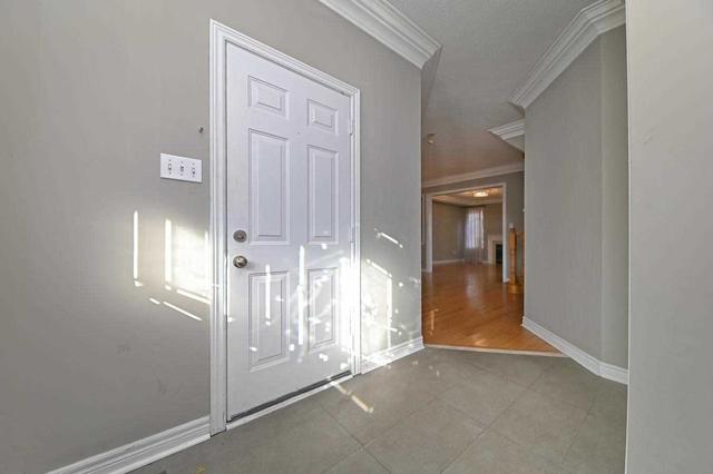 27 Village Lake Cres, House detached with 3 bedrooms, 4 bathrooms and 6 parking in Brampton ON | Image 29