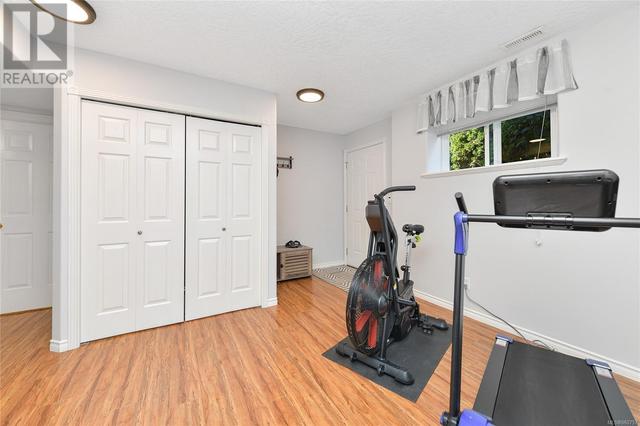 4037 Blackberry Lane, House detached with 3 bedrooms, 2 bathrooms and 1 parking in Saanich BC | Image 17