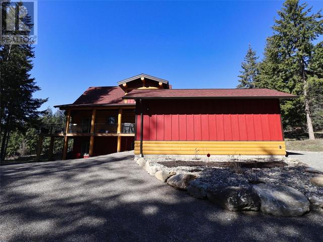 2589 Airstrip Road, House detached with 3 bedrooms, 3 bathrooms and 2 parking in Columbia Shuswap F BC | Image 6