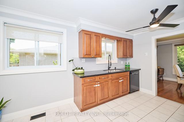 31 Rose Cres, House detached with 3 bedrooms, 2 bathrooms and 4 parking in Hamilton ON | Image 8