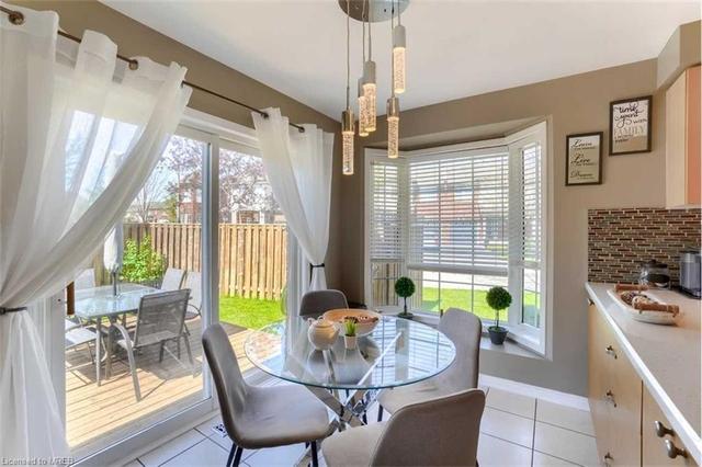 2220 Amberglen Court, House attached with 3 bedrooms, 2 bathrooms and 2 parking in Oakville ON | Image 12