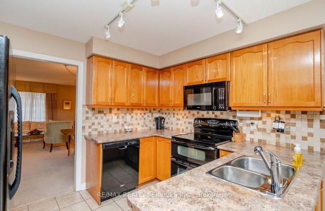 7 - 13 Amberhill Tr, Townhouse with 2 bedrooms, 3 bathrooms and 2 parking in Brampton ON | Image 5