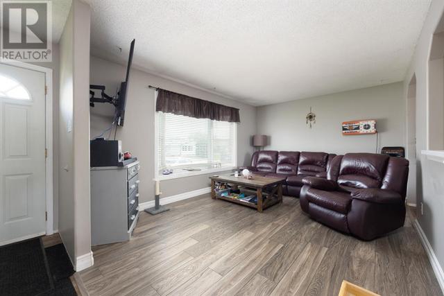33 Fitzgerald Avenue, House detached with 3 bedrooms, 2 bathrooms and 6 parking in Wood Buffalo AB | Image 3