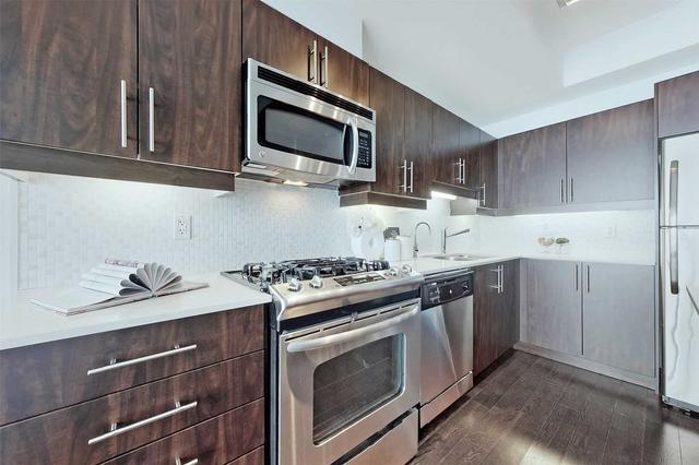 101b Walmer Rd, Townhouse with 2 bedrooms, 3 bathrooms and 2 parking in Toronto ON | Image 3