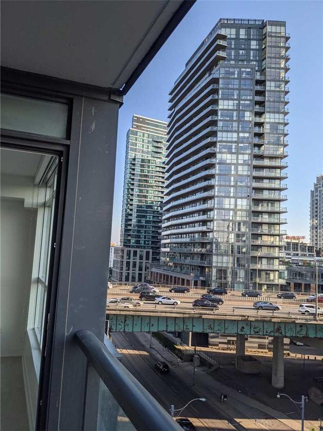 702 - 80 Queens Wharf Rd, Condo with 1 bedrooms, 1 bathrooms and 0 parking in Toronto ON | Image 4