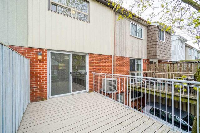 565 Melita Cres, House attached with 3 bedrooms, 2 bathrooms and 1 parking in Toronto ON | Image 7
