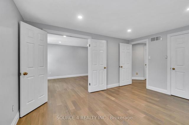 450 Regency Cres, House detached with 4 bedrooms, 3 bathrooms and 6 parking in Waterloo ON | Image 21
