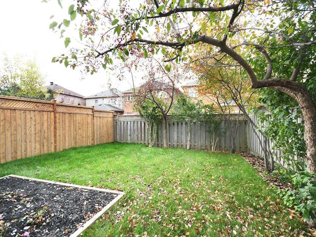811 Avocado Cres, House attached with 3 bedrooms, 3 bathrooms and 3 parking in Mississauga ON | Image 21