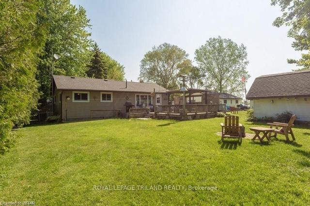 8443 Keith St, House detached with 3 bedrooms, 1 bathrooms and 3 parking in Lambton Shores ON | Image 21