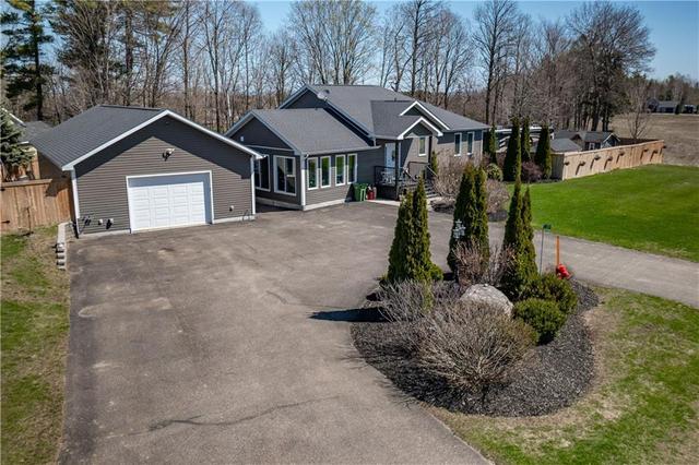 37 Lakeridge Trail, House detached with 3 bedrooms, 4 bathrooms and 8 parking in Whitewater Region ON | Image 2
