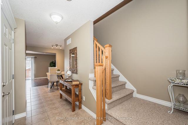270 Severn Dr, House attached with 3 bedrooms, 3 bathrooms and 2 parking in Guelph ON | Image 12