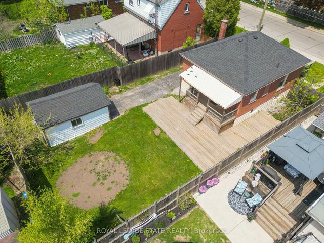 332 Inverness Ave E, House detached with 2 bedrooms, 2 bathrooms and 2 parking in Hamilton ON | Image 2